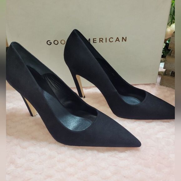 Good American The Icon Pointed Toe Pump in Black Suede - Picture 4 of 16